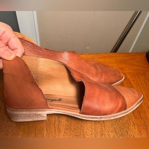 Free People leather sandals/flats size 37 USA 7